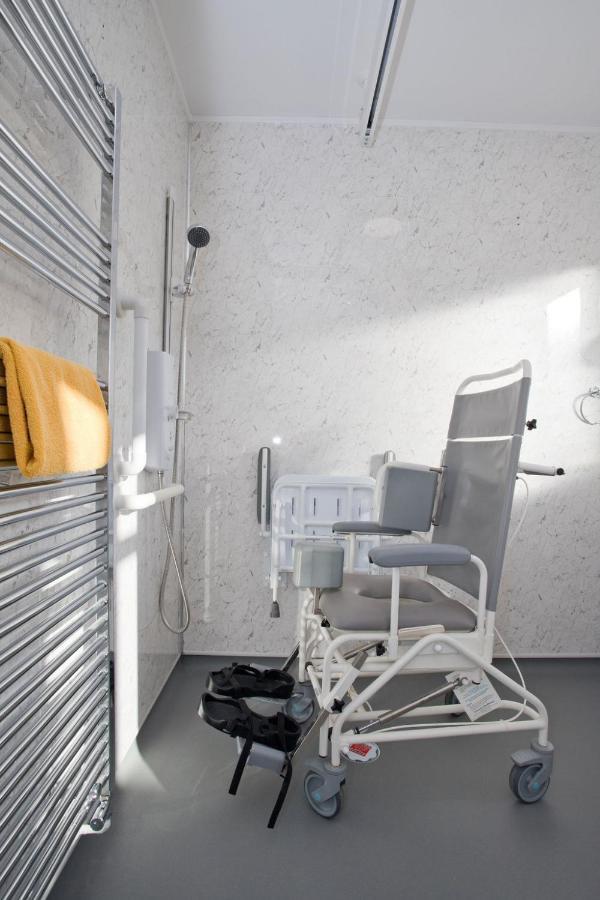 Hilda'S Retreat Accessible Wheel Chair Friendly With Hoist Poole Luaran gambar