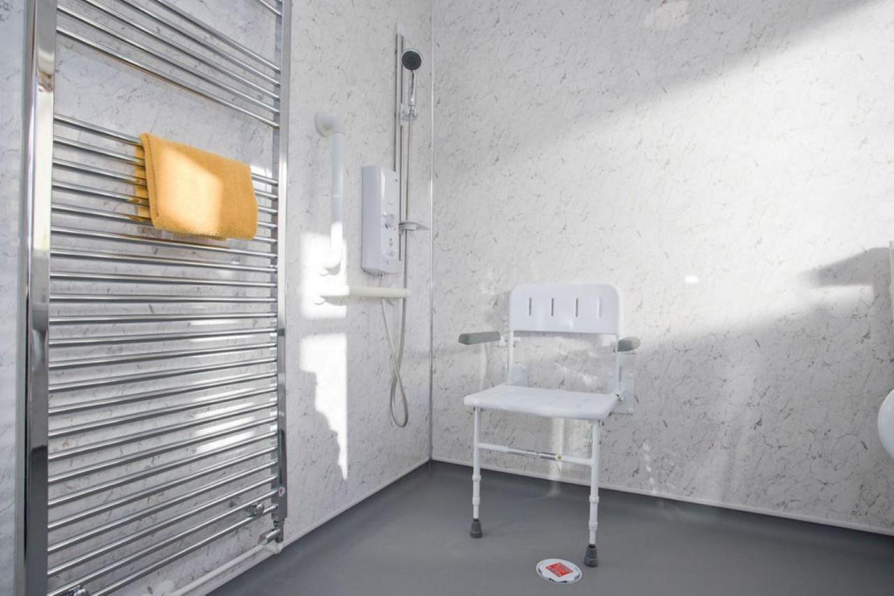 Hilda'S Retreat Accessible Wheel Chair Friendly With Hoist Poole Luaran gambar