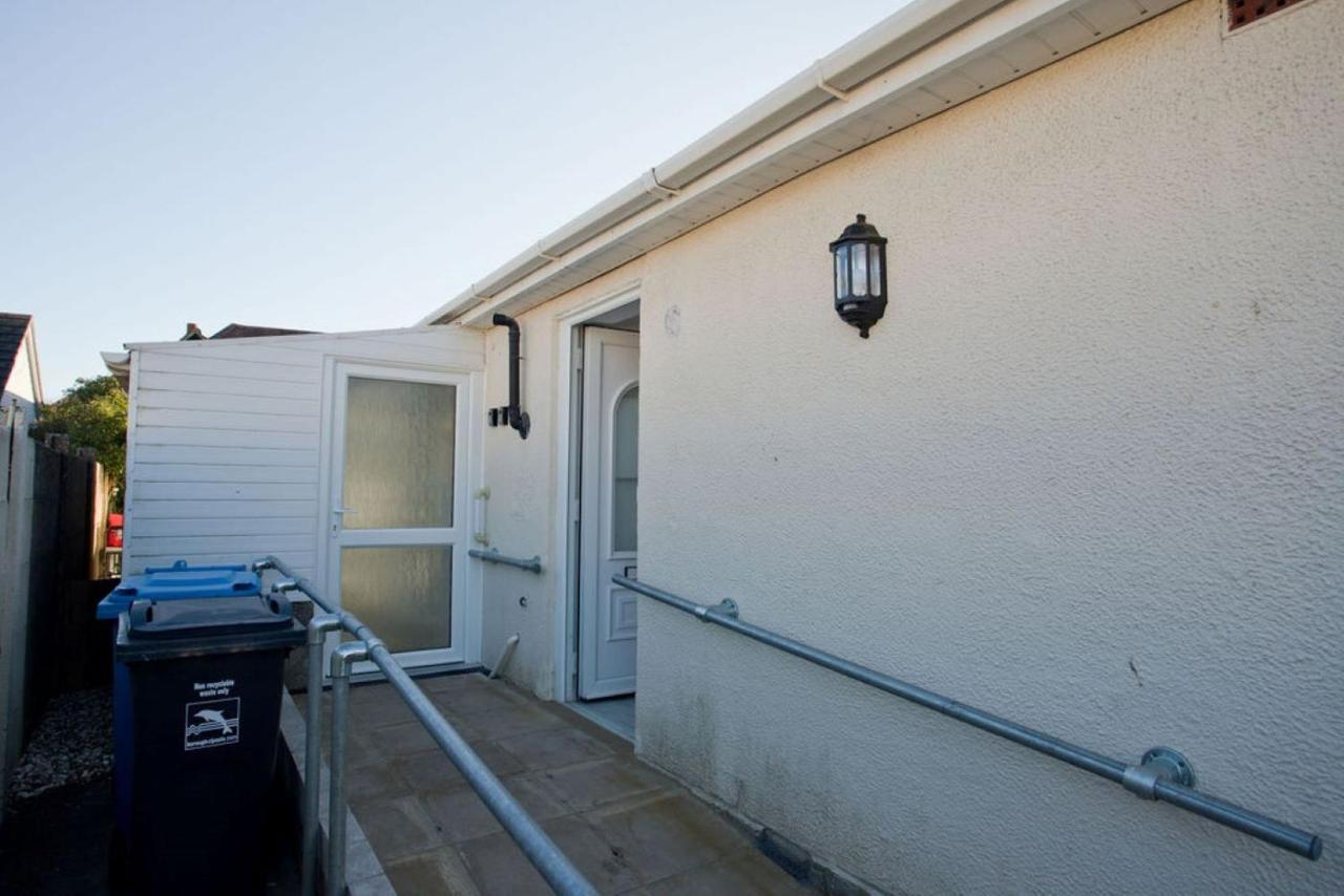 Hilda'S Retreat Accessible Wheel Chair Friendly With Hoist Poole Luaran gambar