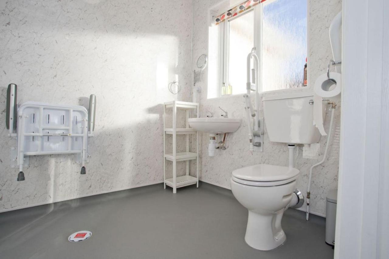 Hilda'S Retreat Accessible Wheel Chair Friendly With Hoist Poole Luaran gambar