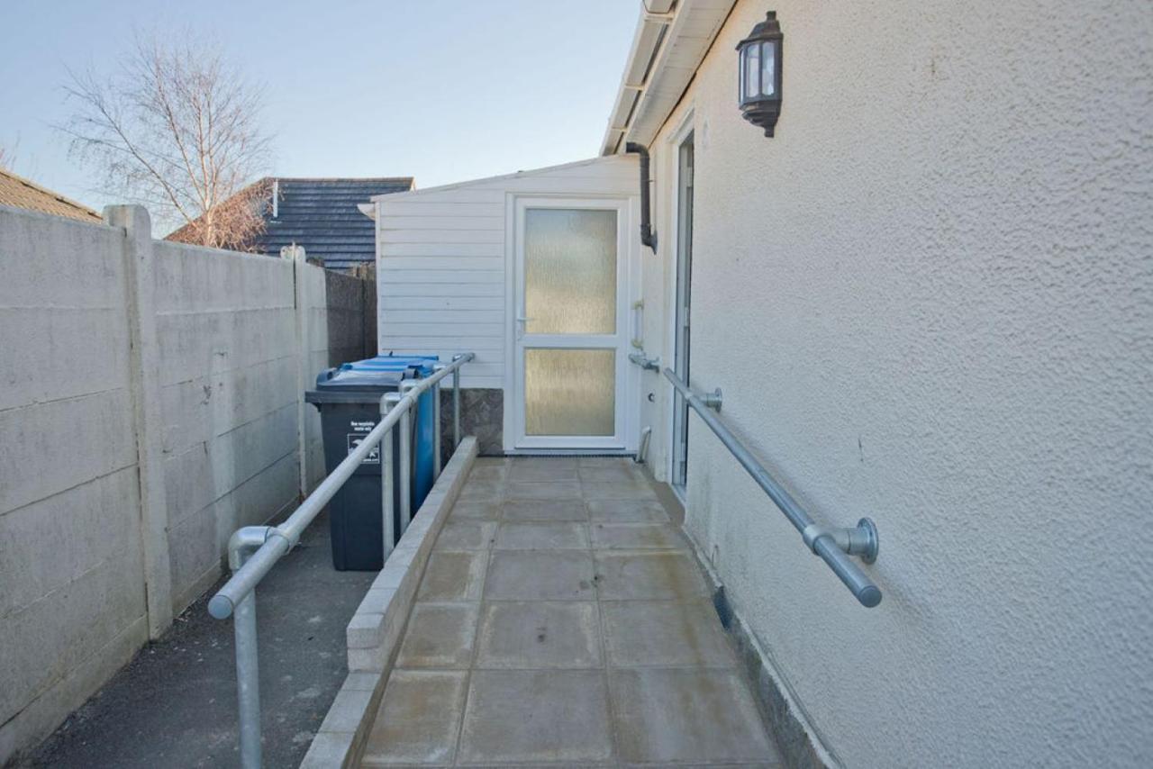 Hilda'S Retreat Accessible Wheel Chair Friendly With Hoist Poole Luaran gambar